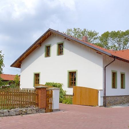 Hotel Na Statku Mirosov Mirosov  ภายนอก รูปภาพ