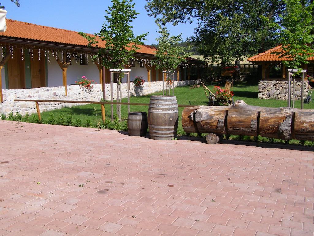 Hotel Na Statku Mirosov Mirosov  ภายนอก รูปภาพ