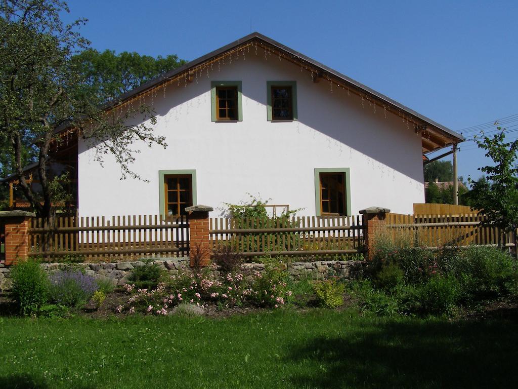 Hotel Na Statku Mirosov Mirosov  ภายนอก รูปภาพ