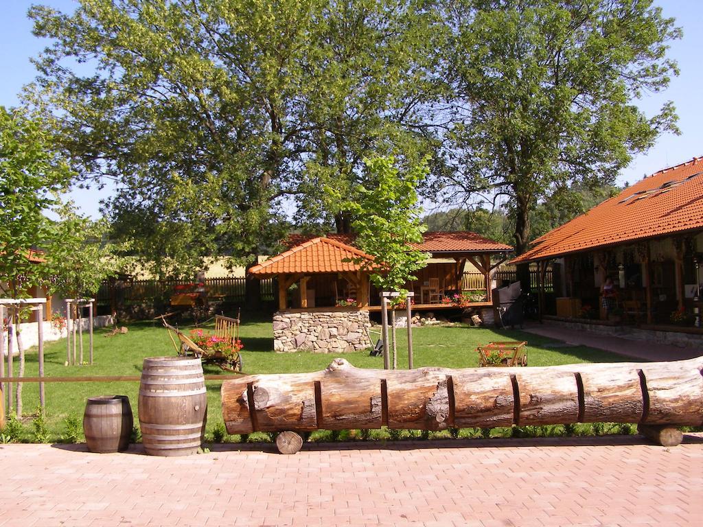 Hotel Na Statku Mirosov Mirosov  ภายนอก รูปภาพ