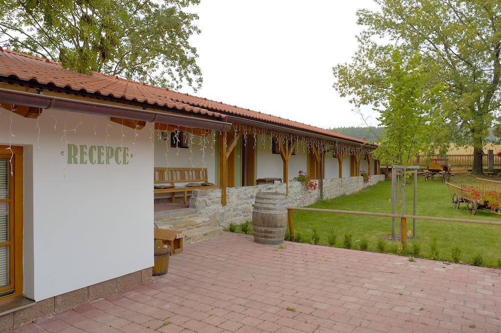 Hotel Na Statku Mirosov Mirosov  ภายนอก รูปภาพ