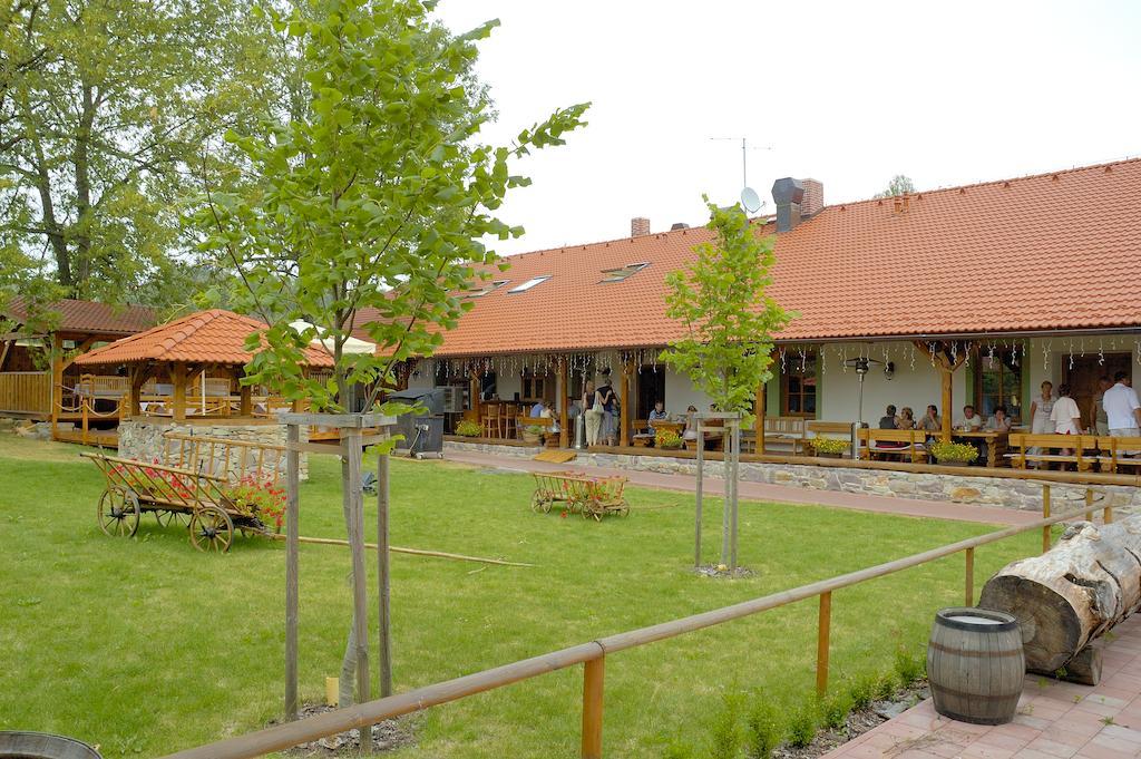 Hotel Na Statku Mirosov Mirosov  ภายนอก รูปภาพ
