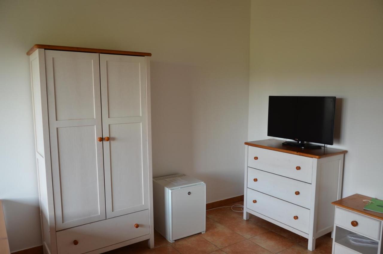 Hotel Na Statku Mirosov Mirosov  ภายนอก รูปภาพ