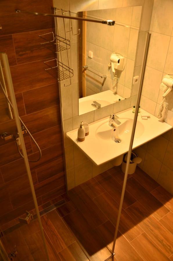 Hotel Na Statku Mirosov Mirosov  ภายนอก รูปภาพ