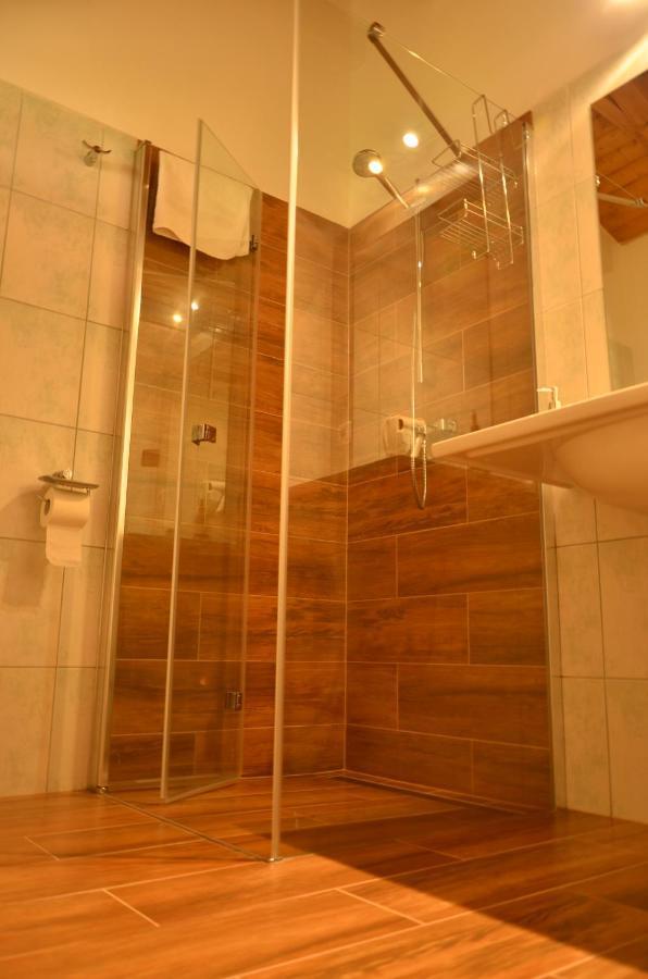 Hotel Na Statku Mirosov Mirosov  ภายนอก รูปภาพ